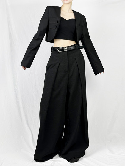 没2月 黑色短款西装外套女2023年春季新款小众短西装外套