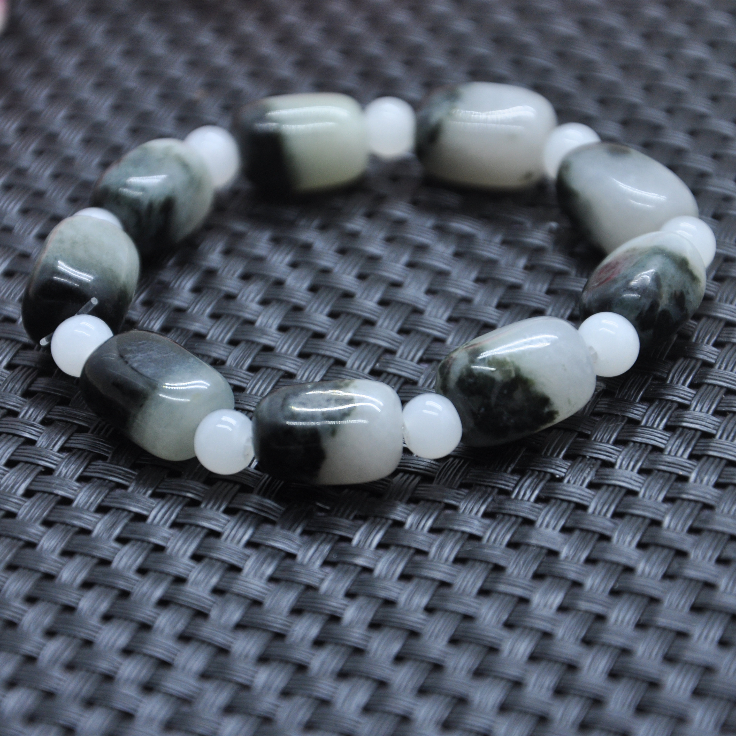 Nanyang jade Dushan jade ice permeable black and white single jade hand chain hand string loose beads for men and women Yin and Yang color blue and white bracelet