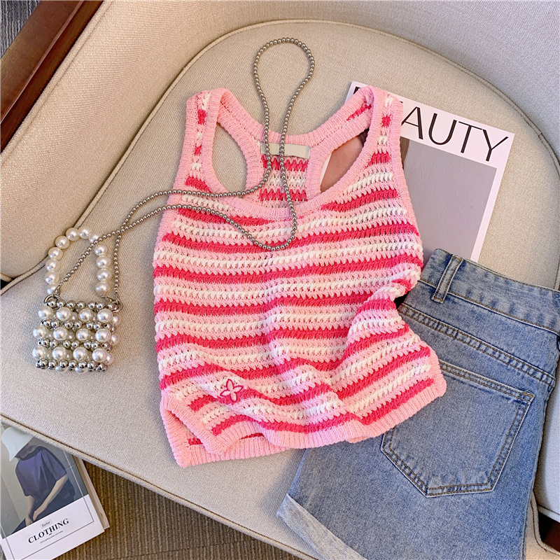 The Store Has Withdrawn the Cut-Label French-Style Racerback Round-Neck Camisole for Women, a New Summer Design with a Slim Fit and Sleeveless Top