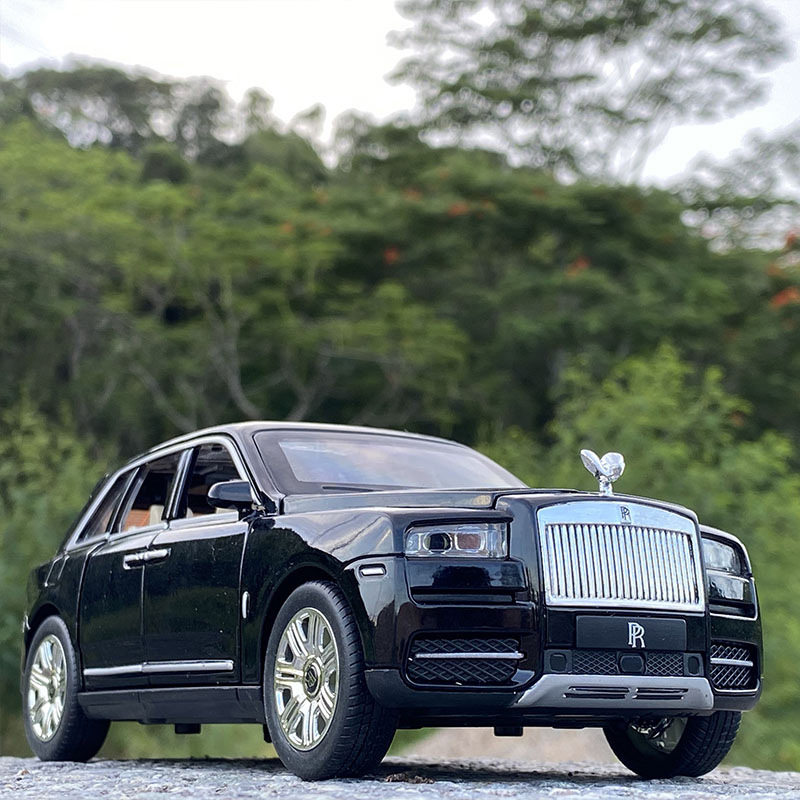 1:24 simulation Cullinan alloy car model sound and light pull back six door metal off-road vehicle ornaments for men's high-end gifts