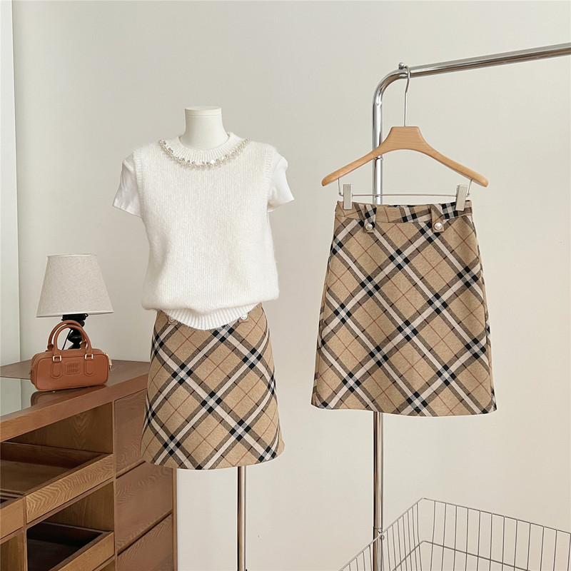 Extra-Long Knee-Length Coffee-Colored Retro Plaid Skirt for Women, Autumn and Winter, Plus Size, High-Waisted A-Line Plaid Skirt, Woolen Mid-Length Skirt Extra-Long Knee-Length Coffee-Colored Retro Plaid Skirt for Women, Autumn and Winter, Plus Size, High-Waisted A-Line Plaid Skirt, Woolen Mid-Length Skirt