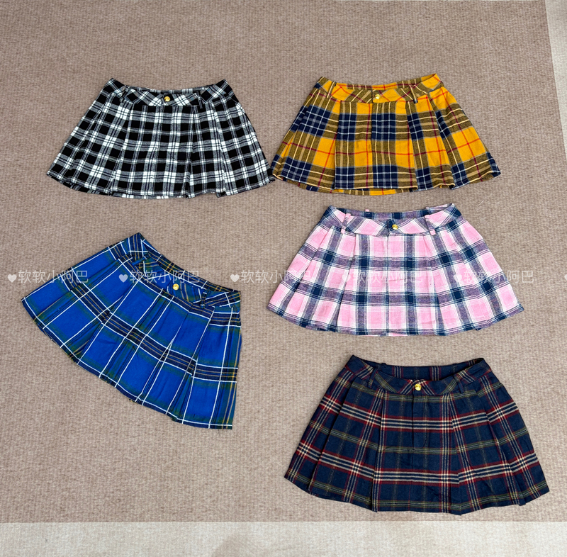 Soft and Cuddly Little Aba~ Five-Color Plaid Skirt with Gold Buttons Soft and Cuddly Little Aba~ Five-Color Plaid Skirt with Gold Buttons