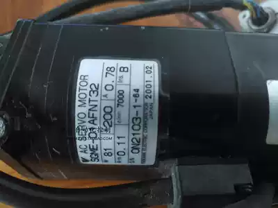 Used * Yaskawa SGME-01AFNT32 Yaskawa servo motor used