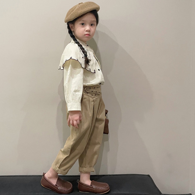 Girls retro embroidery suit Korean children's clothing 2022 autumn children's lace lapel shirt pencil pants two-piece set