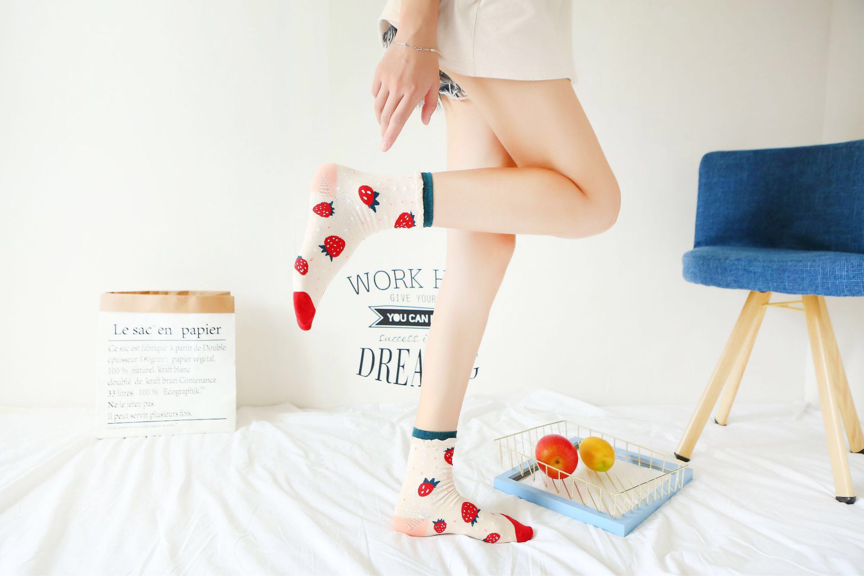 Vớ thủy triều Nhật Bản chanh dâu với cùng một bong bóng miệng trái cây phiên bản Hàn Quốc của vớ cotton ống nữ tất cao cổ cho bé gái