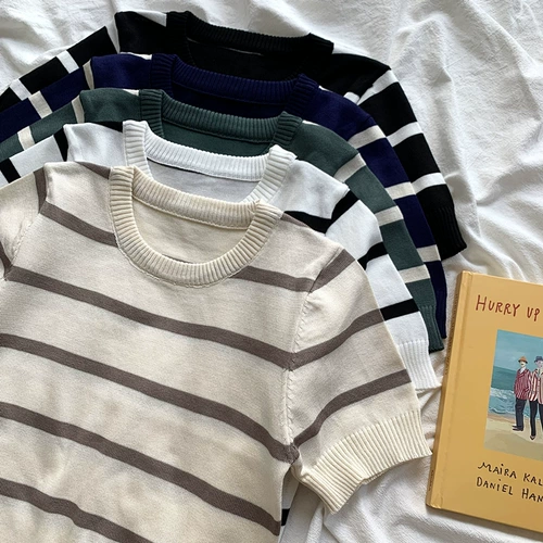 Трикотажная летняя короткая приятная телу приталенная футболка, круглый воротник, короткий рукав