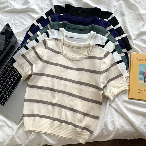 Трикотажная летняя короткая приятная телу приталенная футболка, круглый воротник, короткий рукав