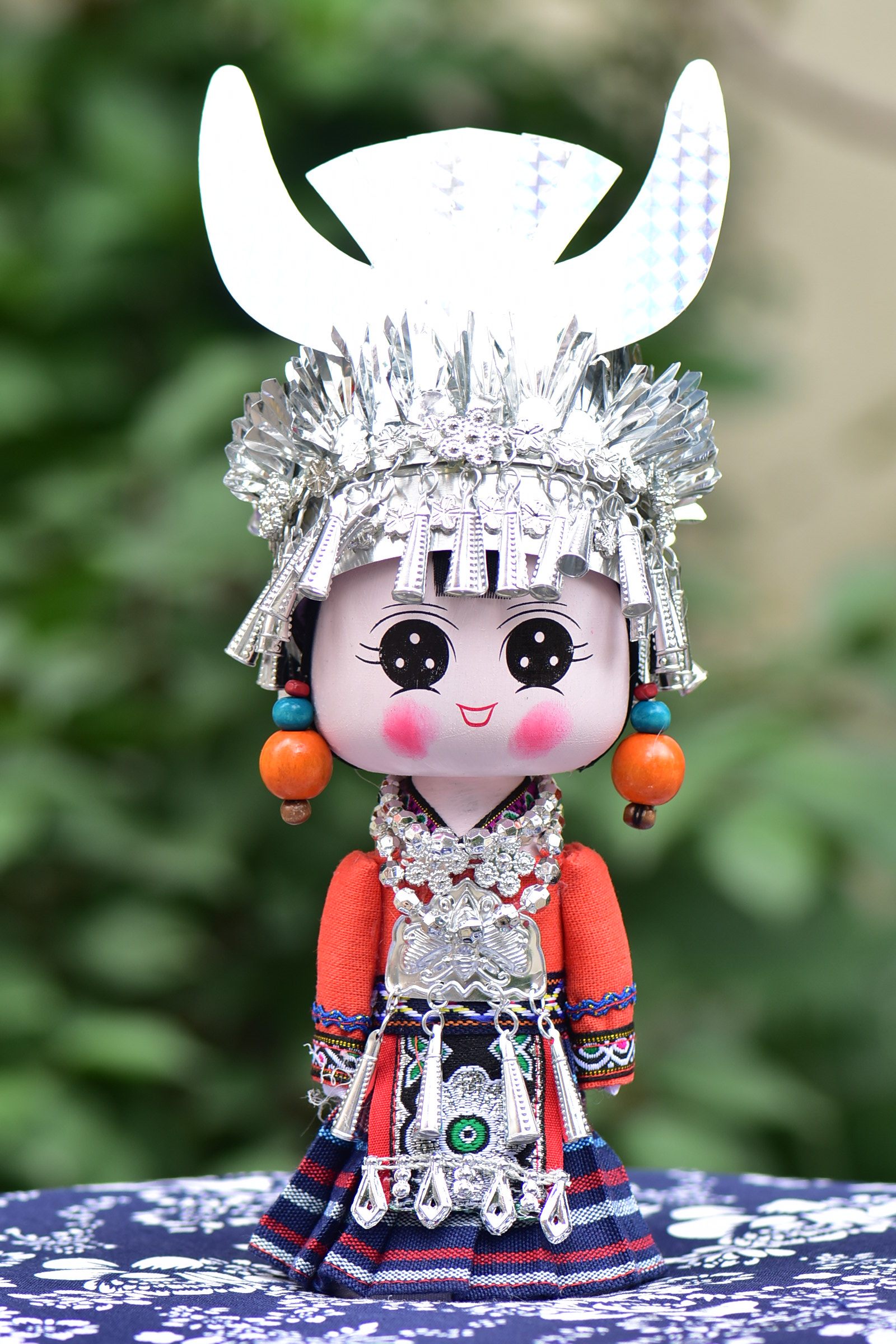 Miaoxiu 贵州土特产苗族特色工艺品木偶娃娃摆件礼盒装1个