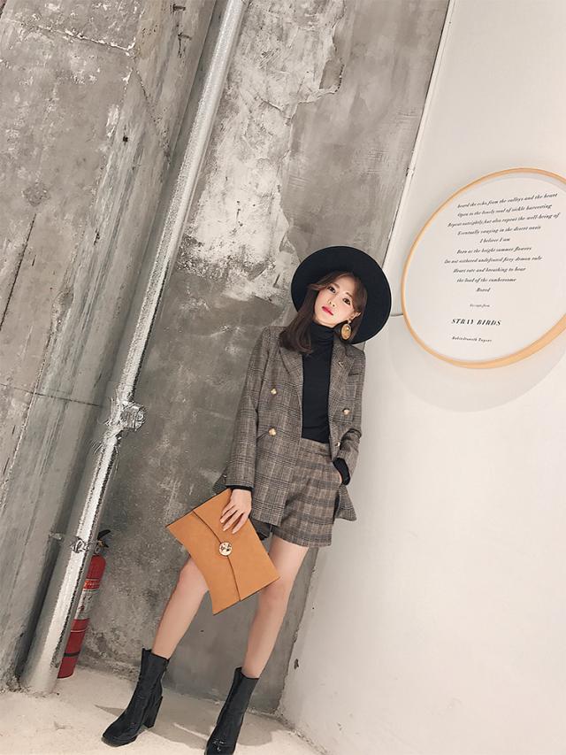 Phù hợp với nước hoa nữ nhỏ mùa đông 2018 thời trang mới của phụ nữ kẻ sọc quần short nhỏ phù hợp với hai mảnh dày quần áo nữ mùa hè đẹp