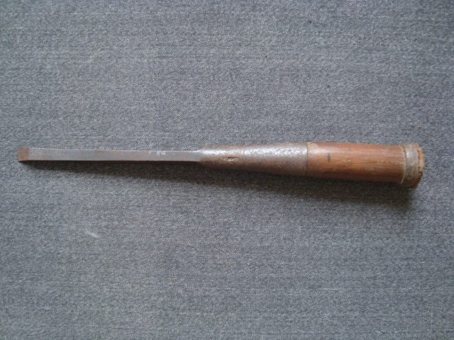 E0262 - A rare fine old tool of the Renminbi steel shank flat shovel