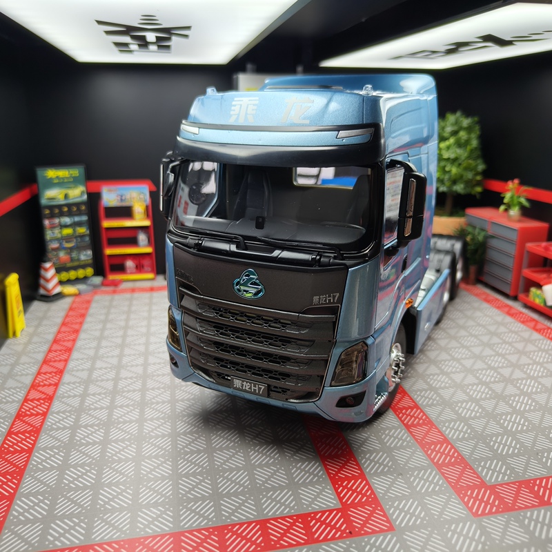 Liuzhi Chenglong H7 Tractor Truck Original Model 1:24 Alloy Material Fully Openable Doors Collectible Display Model Gift