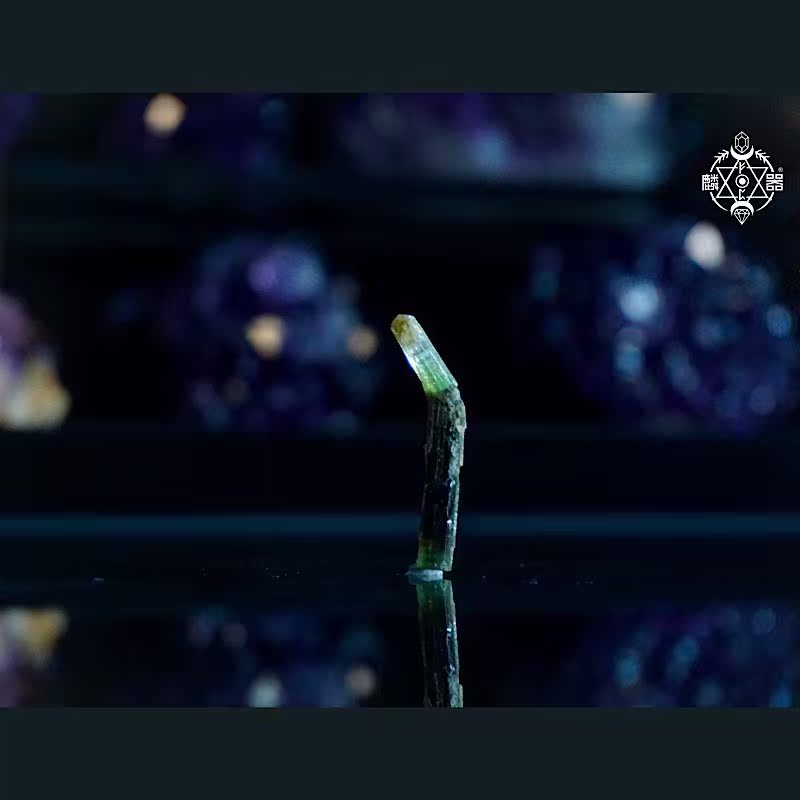 (Lin Instrumental Building) Pakistan jewel crystal green bejeweler small crowdsourced mineral specimen ornament pendulum gift