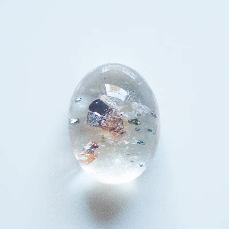 (Lin Instrumental Building) Natural white crystals wrap Yellow iron Withdrawal Face Universe Starry Sky Fools Gold Mineral Specimens