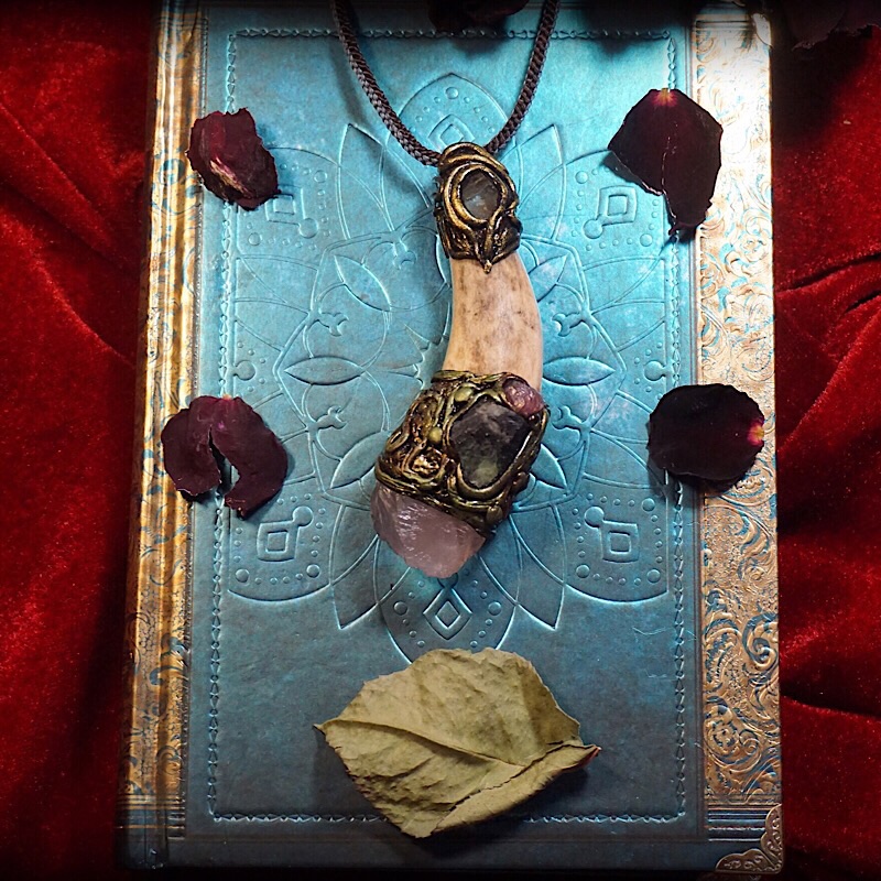 Novelty Harajuku Crystal Pink Tourmaline Coral Jade Gypsy Retro Gothic Antlers Personality Necklace Pendant New Product