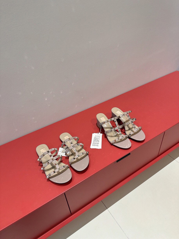 2026 Spring and Summer New Style V-Sandals for Women, Classic Warren Rivet Straps, Pointed Toe, Thick Heel, High Heel, Flat Sole, Genuine Leather Slippers