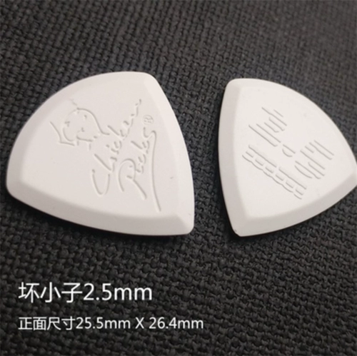 Голландские курицы курицы едят патиомант курицы ручной работы.