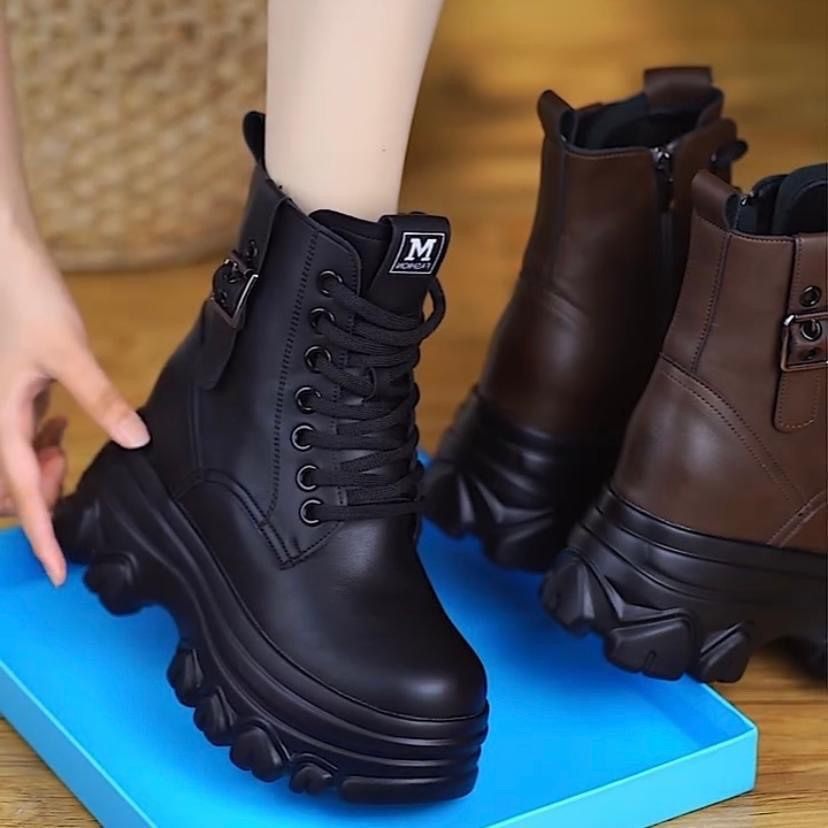 Брендовая кожаная обувь 2025 года, осень-зима 2025, британский стиль не надоел, маленькие люди носят модные универсальные ботинки Martin