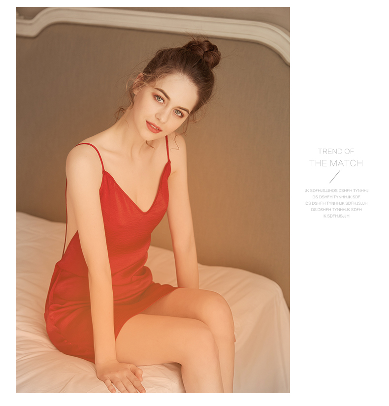 Bộ đồ ngủ bằng vải thun của Q Q Qozozi Cảm giác của phụ nữ Eo lớn Backless Loose Satin Hot Black Sexy Nightdress váy đầm mặc nhà trung niên