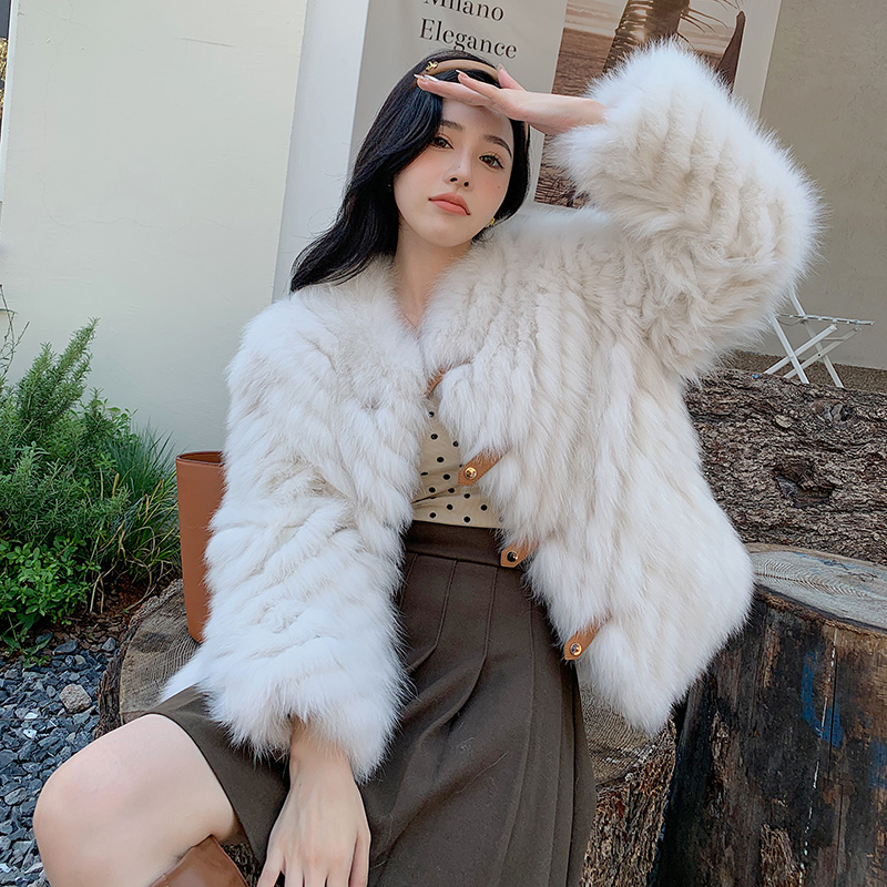 2022 winter new fox fur coat women's fashion temperament sweet hairy car strip Haining short