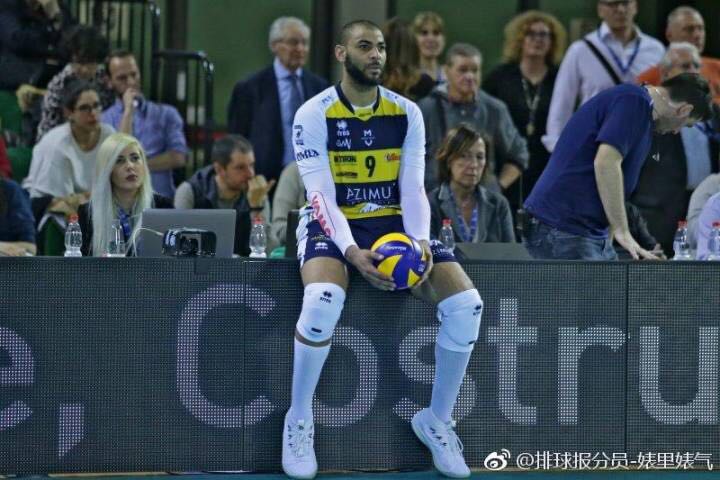 Spot one can issue Italian men's volleyball league Modena men's volleyball uniforms