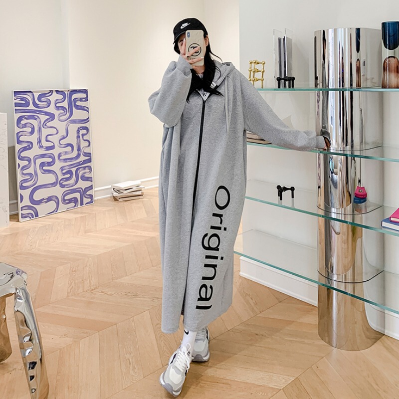 Hooded Over-The-Knee Cardigan Sweatshirt for Women, Autumn and Winter Korean Style Casual Long Fleece-Lined Loose Large Size Zipper Jacket That Covers the Buttocks Hooded Over-The-Knee Cardigan Sweatshirt for Women, Autumn and Winter Korean Style Casual Long Fleece-Lined Loose Large Size Zipper Jacket That Covers the Buttocks
