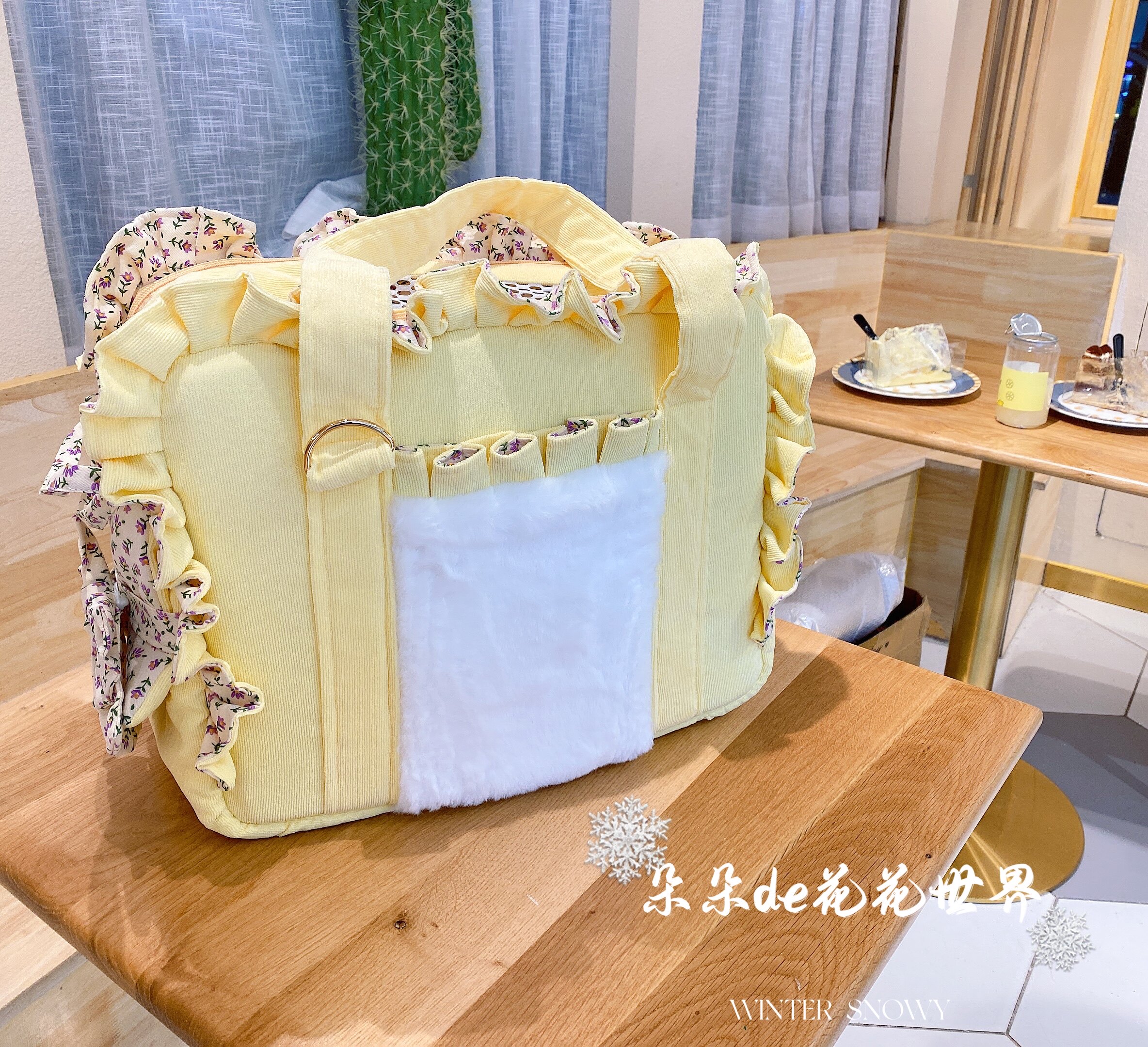 Korean version of autumn and winter pet cats and dogs tea cup Teddy Yorkshire super warm out bag portable bag four seasons out bag