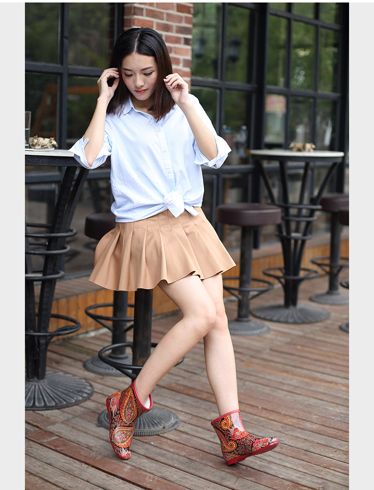 Mùa thu và mùa đông mẫu giày ống ngắn đi mưa nước thời trang nữ giày đế bằng dành cho người lớn với giày cao su chống mưa cộng với đôi giày đi mưa nhung ấm áp cho nữ bán bọc giày đi mưa