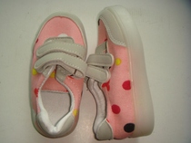 Womens childrens sports shoes a pair of 24 yards spot physical shooting clearance at a loss price of 18 yuan
