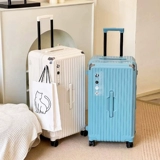 Вместительный и большой чемодан, держатель для стакана