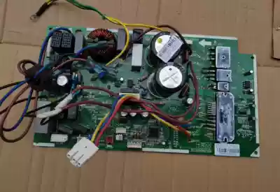 Gree inverter Kai Disi outside the machine computer board 30138770 W8263FV1 0 1 2 GRJW826-A2