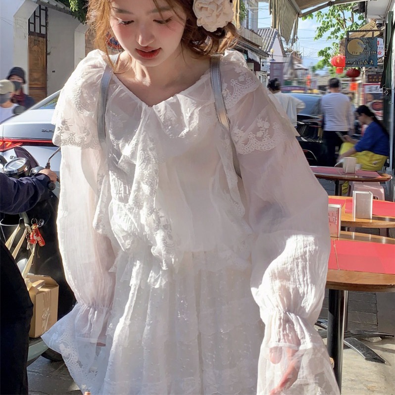 Real Shot~Korean-Style Sweet Design Lace Patchwork Flared Sleeves V-Neck Loose Lightweight Sun Protection Shirt Real Shot~Korean-Style Sweet Design Lace Patchwork Flared Sleeves V-Neck Loose Lightweight Sun Protection Shirt