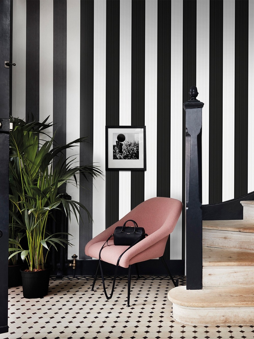 Modern minimalist vertical stripes non-woven wallpaper living room bedroom full shop background wallpaper line homestay high-end mural