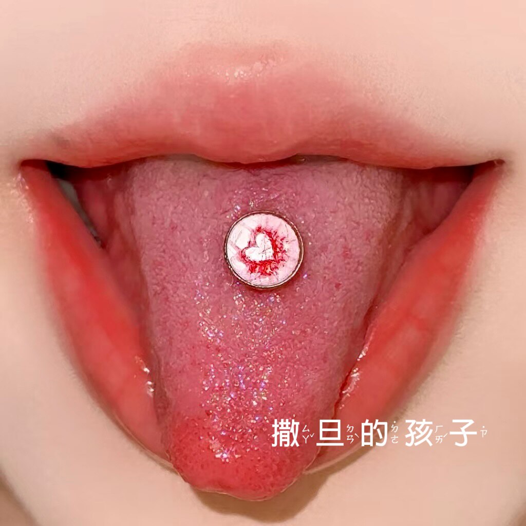 サタンの子、曖昧なオーラ、舌ピアス、飲酒、ホットガール、スウィートハート、舌リング、舌ピアス