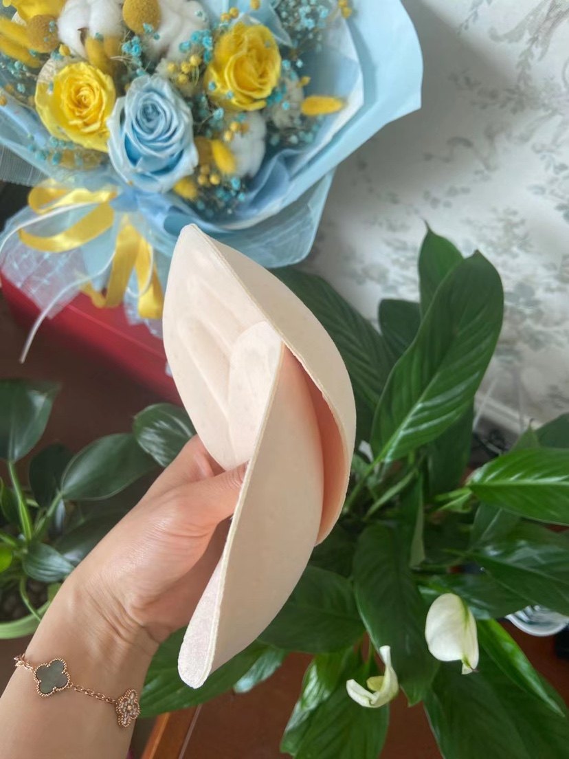 Spot small wings pure latex chest pad is not latex sponge light like jelly not stuffy not hard anti-bumps