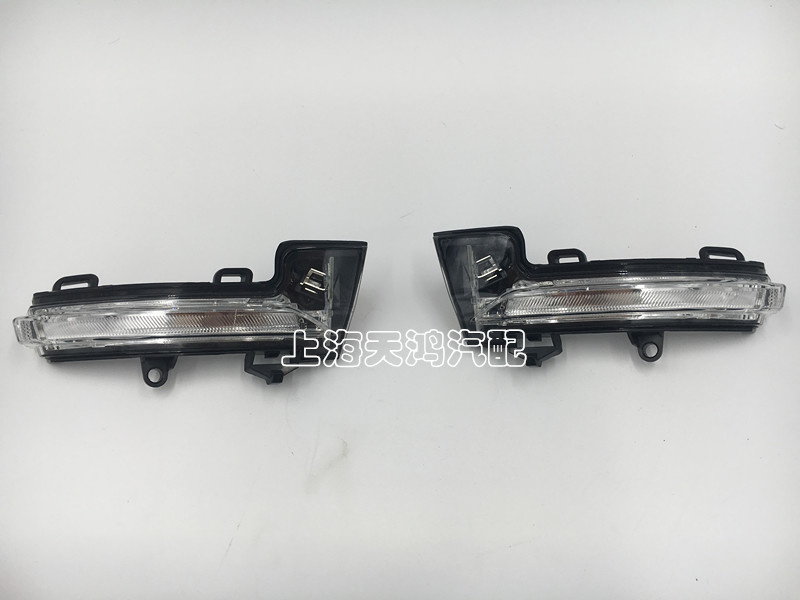 Suitable for Volkswagen Skoda 15-17 brand new Octavia reversing mirror turn signal rearview mirror direction light