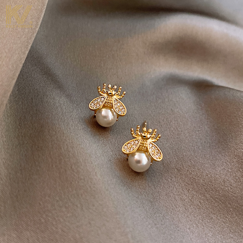 Unique ear jewelry female personality high-end design sense small bee pearl earrings high-end small and exquisite temperament earrings