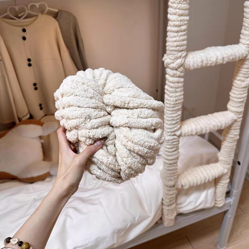 Extra Thick Cat Tail Yarn, Large Skein, Dormitory Bed Rail Protection Wrap, Anti-Freeze, Anti-Cool, Anti-Slip Finger Scarf Yarn