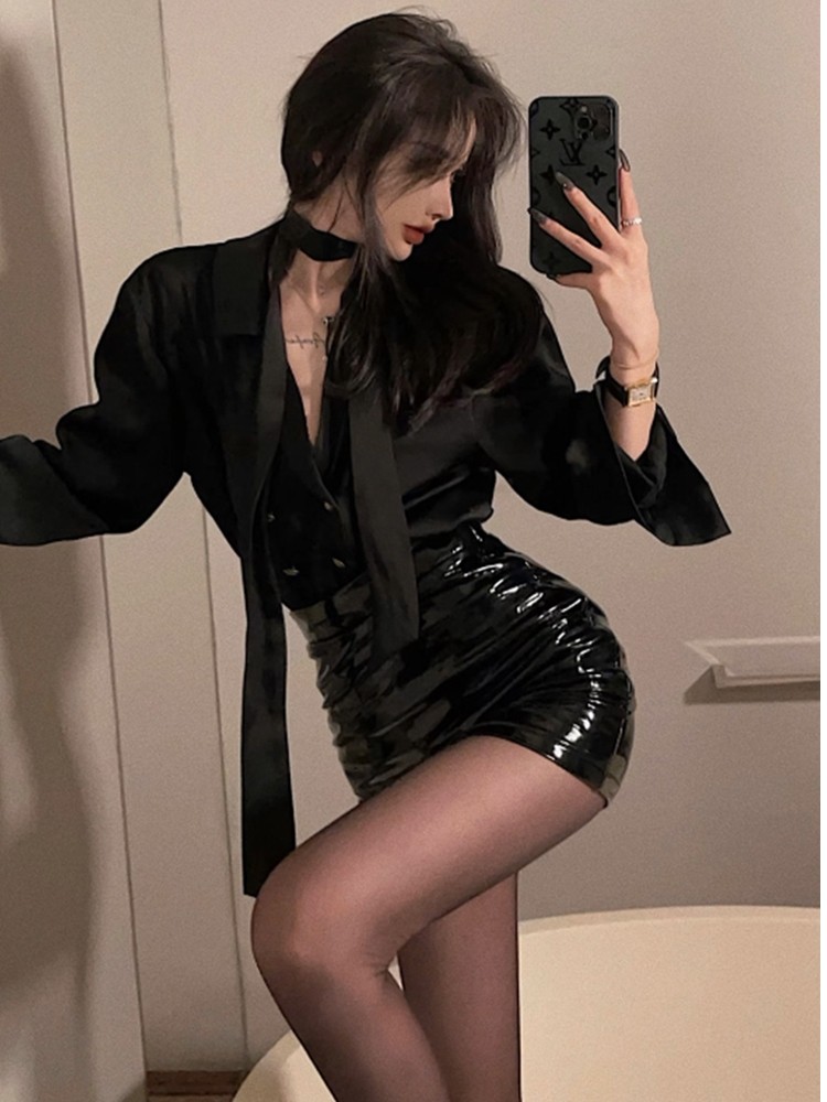 レディース パテントレザー PU ミディスカート、光沢がありセクシーで体にフィットする黒のAライン ハイウエスト ボディコン パテントレザー ミニスカートは、秋と冬に最適です。