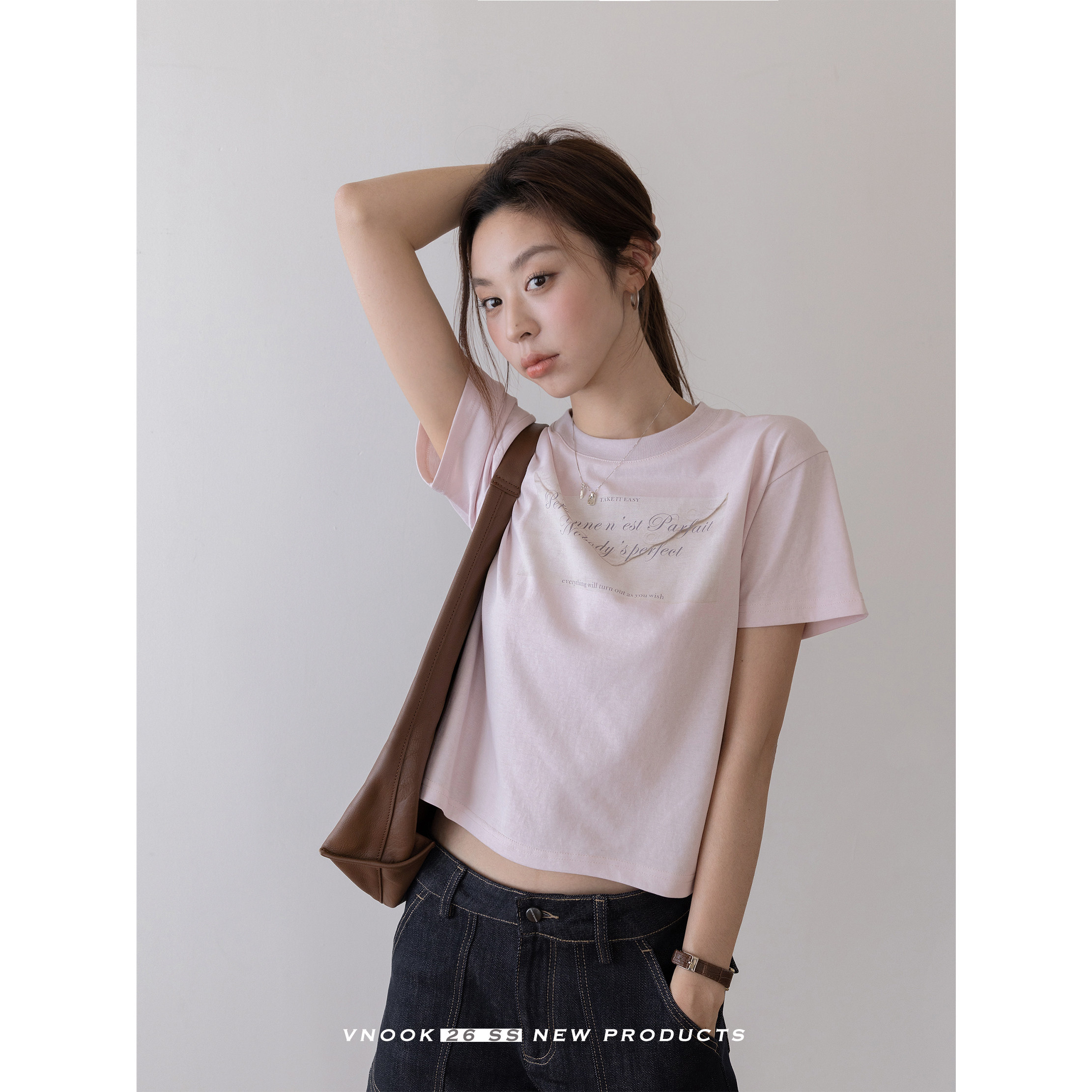 VNOOK женская футболка с высокой талией короткого кроя с короткими рукавами 2026 весна-лето новая вязаная слегка свободная с принтом круглый вырез стройнящая блузка