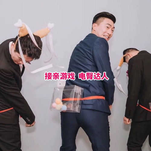 Свадебные предметы, марионетки, которые поднимают и блокируют дверь небольшой дорогой с целым человеком, свадебным набором, пальцем для жениха