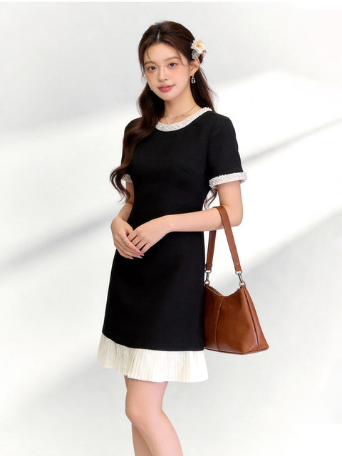 Unique and Refined Dress with a Round Neck and Waist-Cinching Design, Elegant and Gentle, the New Trendy Dress of Spring 2026