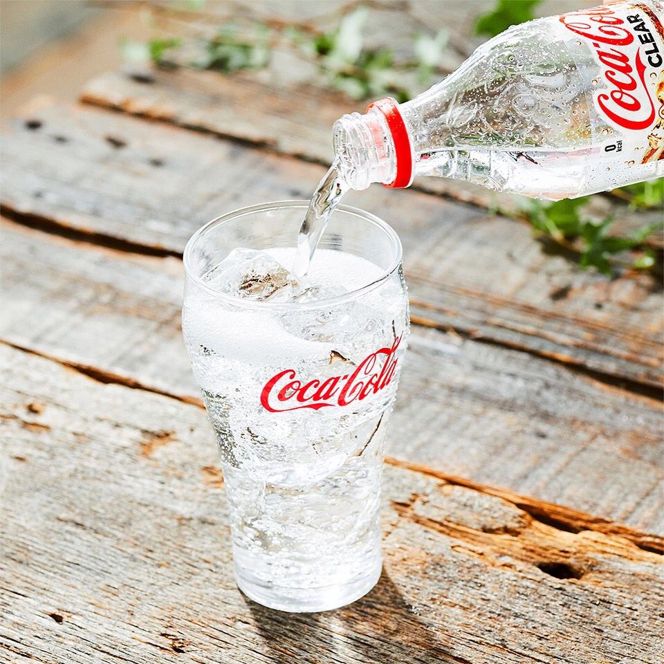 Партия бесцветной кока колы. Прозрачная кока-кола в японии. Кока кола. Японская coca cola clear. Партия бесцветной кока колы.