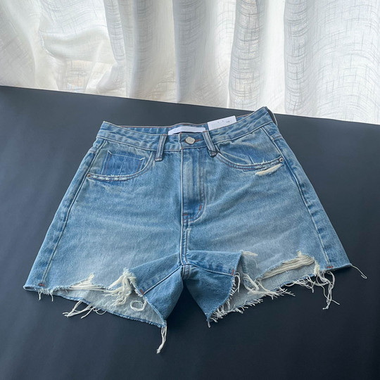European and Korean version 2025 summer new product light blue ripped high waist denim shorts tassel raw edge hot pants wide leg pants for women