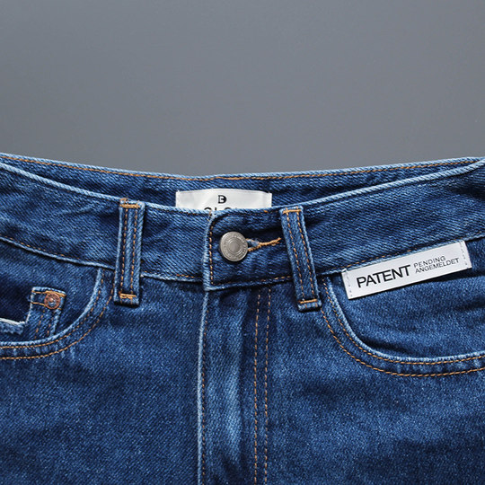 Hong Kong trendy brand European and Korean version high-waisted denim shorts for women summer 2025 new style loose slimming raw edges dark blue trendy