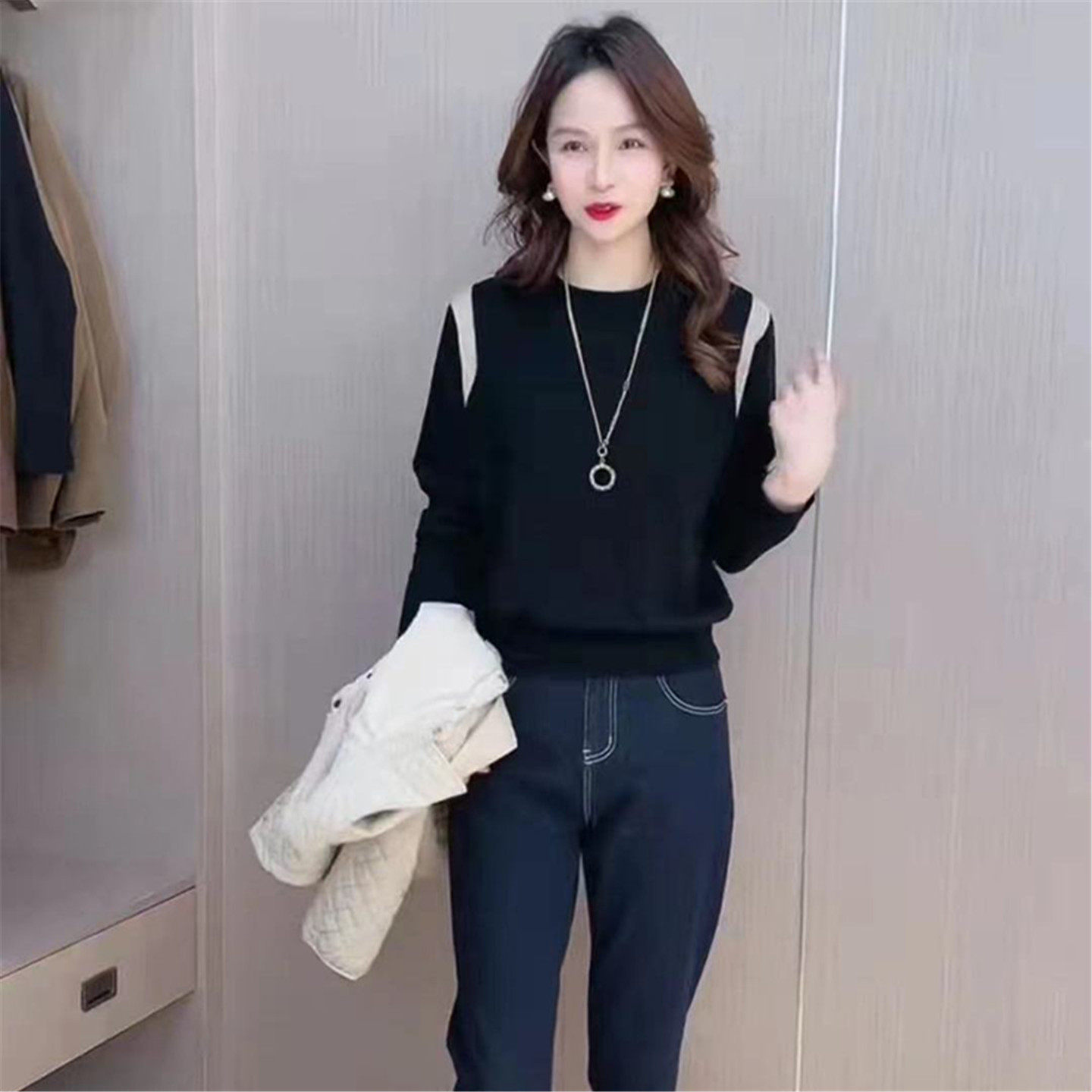 时尚撞色圆领针织衫女2025秋冬新款洋气减龄百搭显瘦打底毛衣上衣