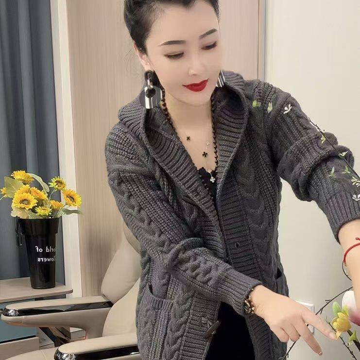 2025春季新款中长款连帽针织衫女时尚纯色百搭妈妈装外穿毛衣外套