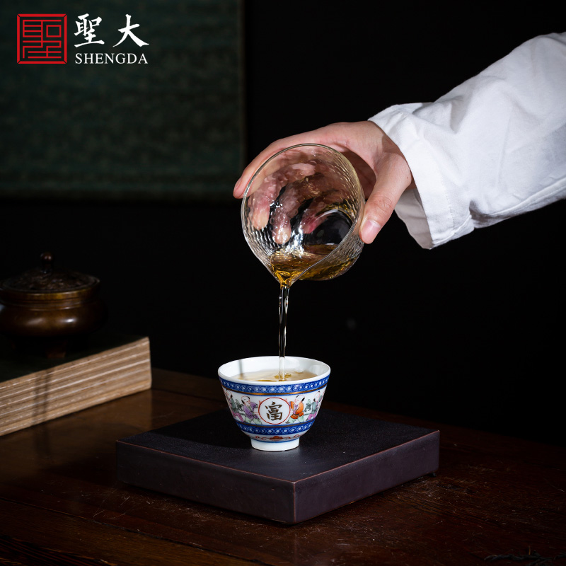Santa kunfu tea sample tea cup hand - made ceramic new blue see colour with a silver spoon in its ehrs expressions using long master cup of jingdezhen tea service by hand