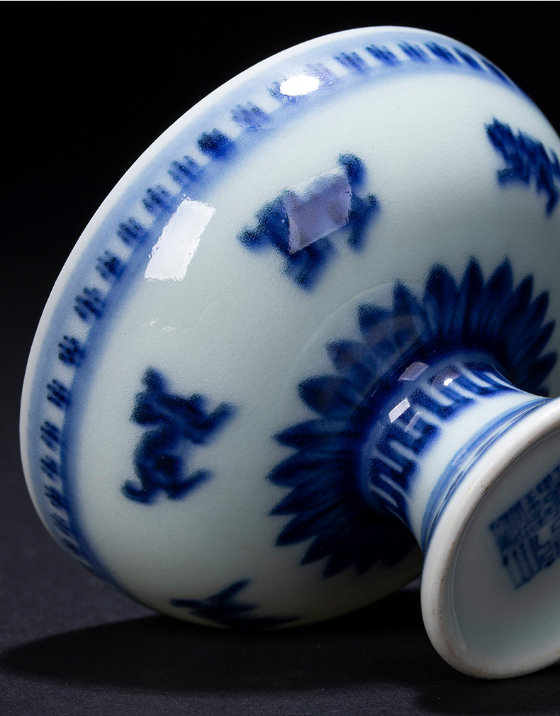 High - end antique blue - and - white the qing qianlong benevolent Santa jingdezhen ceramic grain embryo glaze footed lamp that magnificent ancient hand made