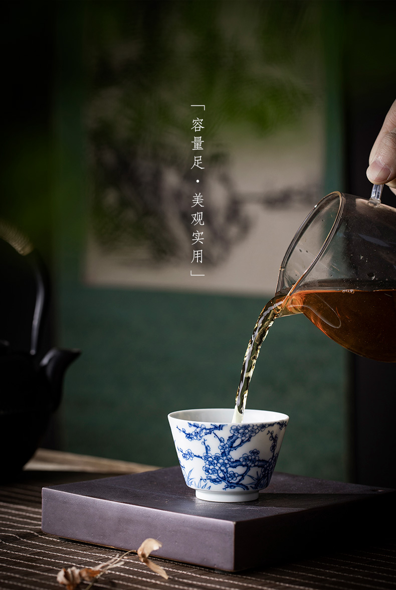 The big cup sample tea cup of pure hand - made ceramic kungfu jingdezhen blue and white uncluttered name plum flower pattern master cup tea by hand