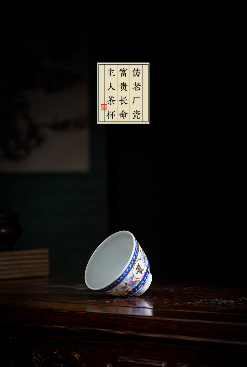 Santa kunfu tea sample tea cup hand - made ceramic new blue see colour with a silver spoon in its ehrs expressions using long master cup of jingdezhen tea service by hand